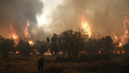 Καίγονται τα Δερβενοχώρια