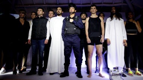 Αλεξίσφαιρα ρούχα. Το είδαμε κι αυτό…