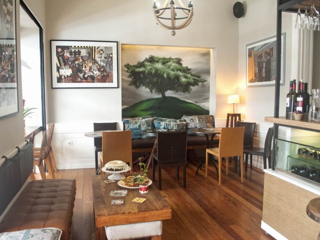 Στο Acropaul’s θα δοκιμάσεις πίτσα με αβοκάντο ενώ θ’ αναζητάς τον Μπαράκ Ομπάμα στον χώρο