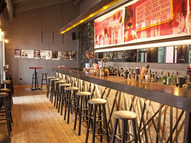 Στο Manhattan Project θα πιεις κοκτέιλ στην αυλή ενός παλιού πλυσταριού