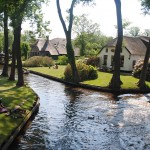 Giethoorn: ένα χωριό που αντί για δρόμους έχει κανάλια