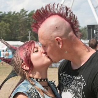 Πολωνία: Φιλί στο δικό τους Woodstock