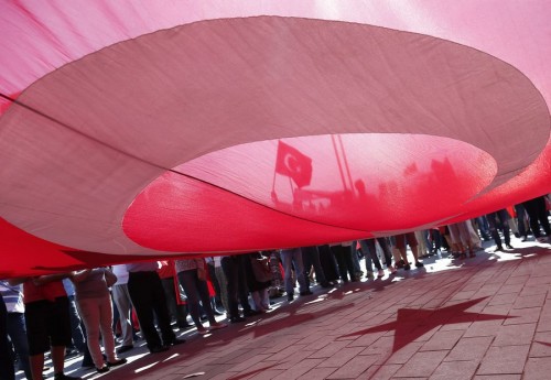 Γερμανία: 50.000 διαδηλωτές υπέρ του Ερντογάν