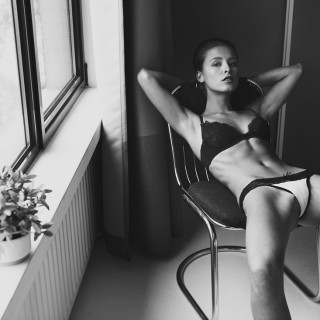 Στον κόσμο της Marisa Papen χωράνε μόνο πηγαία ένστικτα