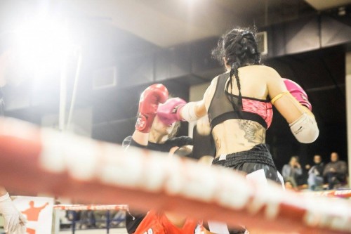 Αν οι πολιτικοί και τα  media είχαν ακολουθήσει το παράδειγμα αυτού του προπονητή πολεμικών τεχνών, θα είχαμε ξεμπερδέψει με την Χρυσή Αυγή…