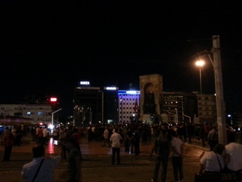 Τουρκία: O στρατός άνοιξε πυρ κατά άοπλων πολιτών