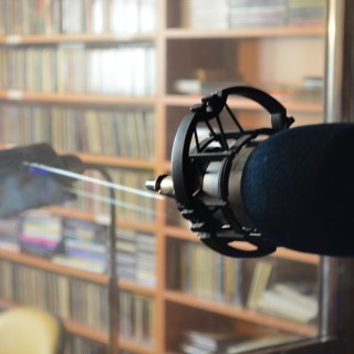 Με Empneusi από τη Σύρο