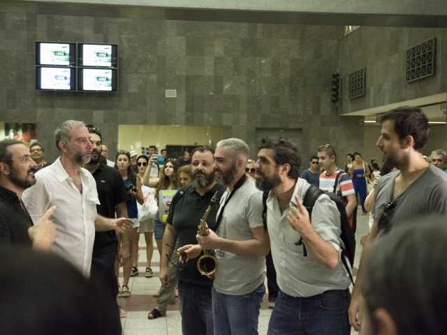 Δρώμενο έκπληξη του Εθνικού θεάτρου σε σταθμούς του Μετρό. Πέμπτη 14 / 7 / 2016