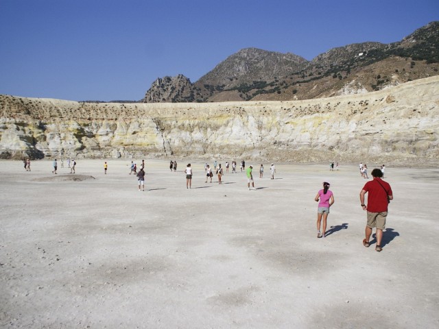 634 λεπτά μουσικού αυτοσχεδιασμού σε έναν κρατήρα που τον λένε Στέφανο
