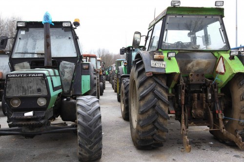 Το τελωνείο των Ευζώνων απέκλεισαν κτηνοτρόφοι κι αγρότες