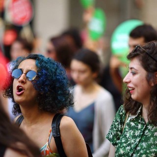 Lara Özlen: «Δεν μπορούμε να τους αφήσουμε να πάρουν τις ζωές μας»