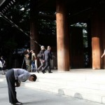 Ιαπωνία: Στέλνοντας προσφορά στο επίμαχο μνημείο, η χώρα τιμά την επέτειο του τέλους του Β’ Παγκόσμιου