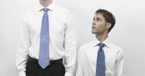 Οι ψηλοί είναι πιο συντηρητικοί στα πολιτικά ζητήματα