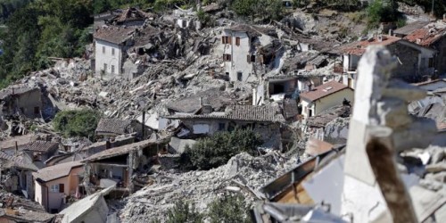 Αματρίτσε: Αύριο θα τελεστεί η κηδεία των ανθρώπων που έχασαν τη ζωή τους από τον σεισμό