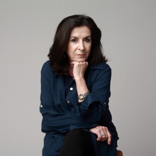 Η Νένα Μεντή αισθάνεται όπως όταν ήταν κορίτσι. Και κάνει τις ίδιες ακριβώς «αηδίες»