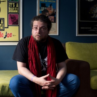 Ο Άκης Καπράνος ξεκίνησε να διαβάζει Σοπενχάουερ γιατί «φορούσε συνέχεια μαύρα»