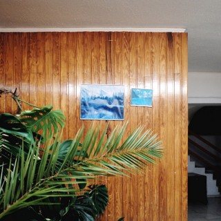 Τις νύχτες στην Αθήνα υπάρχει κάποιος που μπορεί να φωτογραφίσει την είσοδο της πολυκατοικίας σου