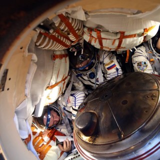 Πλήρωμα από τον Διεθνή Διαστημικό Σταθμό προσγειώνεται στη Γη