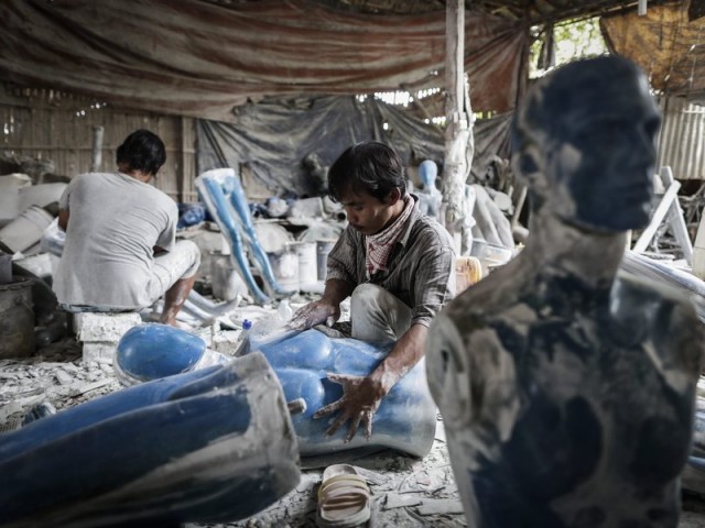 Πώς φτιάχνονται οι κούκλες που βλέπεις στις βιτρίνες;