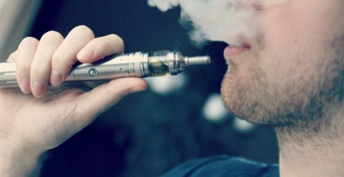 Το ηλεκτρονικό τσιγάρο μπορεί να βλάψει τους πνεύμονες σε βάθος χρόνου