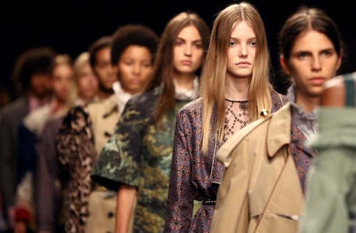 Η γεωμετρία στην Εβδομάδα Μόδας του Λονδίνου