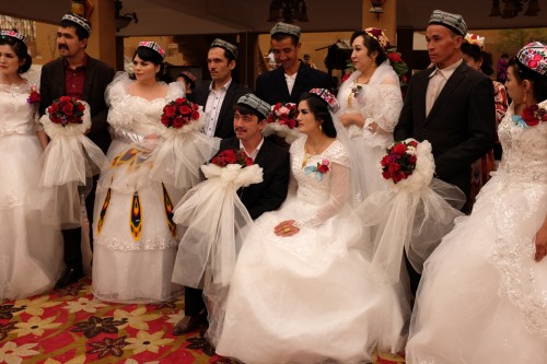 Ένας ιερέας εκκλησίας του Κεντ στη Βρετανία επέβαλε 110 ευρώ πρόστιμο σε όσες νύφες αργούν να πάνε στον γάμο τους