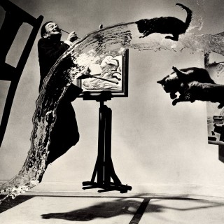 Philippe Halsman: Ο φωτογράφος που έκανε τις διασημότητες να πηδούν