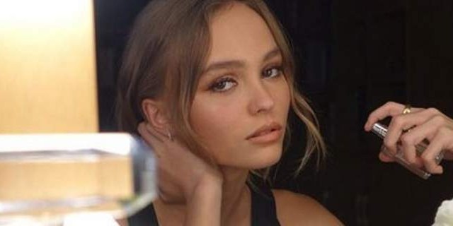 Η Λίλι Ρόουζ Ντεπ «ήταν» Chanel από τα γεννοφάσκια της