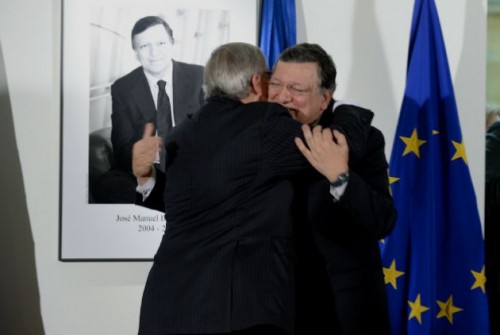 Ο Γιούνκερ ζήτησε διευκρινίσεις από το Μανουέλ Μπαρόζο για τον διορισμό του στην τράπεζα Goldman Sacks