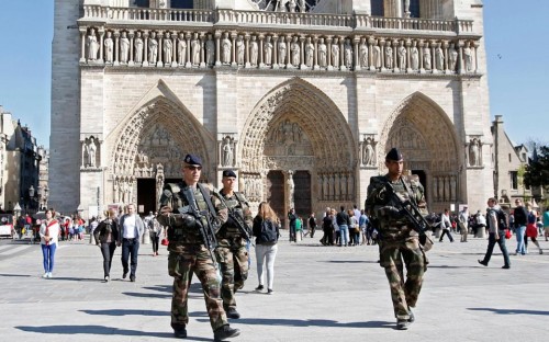 Νοτρ-Νταμ: Βρέθηκε αυτοκίνητο με φιάλες υγραερίου