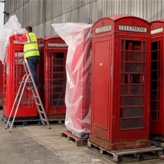 Οι περίφημοι κόκκινοι τηλεφωνικοί θάλαμοι στη Βρετανία μετατρέπονται σε mini γραφεία