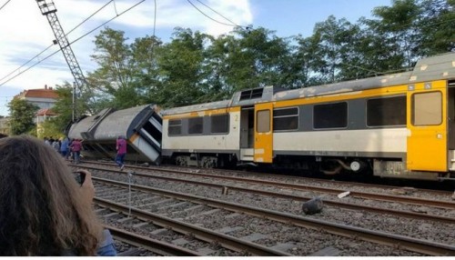 Ισπανία: Εκτροχιασμός τρένου. Τουλάχιστον τέσσερις νεκροί.