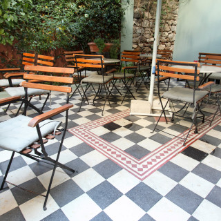 Ένα συνεργατικό καφενείο στην καρδιά της Πλάκας