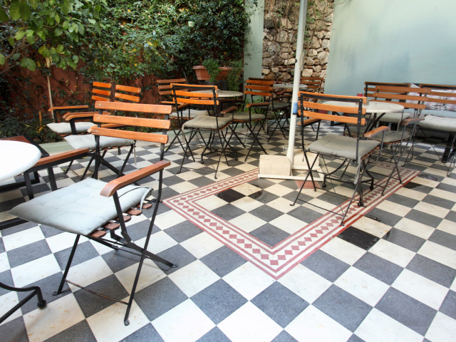 Ένα συνεργατικό καφενείο στην καρδιά της Πλάκας