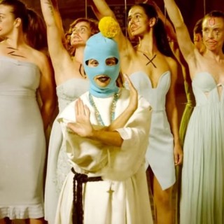 Το νέο τραγούδι των Pussy Riot έχει ένα μήνυμα για τον Ντόναλντ Τραμπ