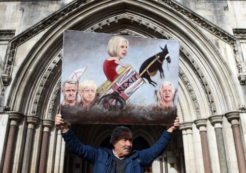 Σε ένα κά(δ)ρο η Τερέζα Μέι οδηγεί την Βρετανία έξω από την Ε.Ε.