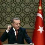 Η Τουρκία έπαυσε άλλους 10.000 δημόσιους λειτουργούς και έκλεισαν κι άλλα μέσα ενημέρωσης