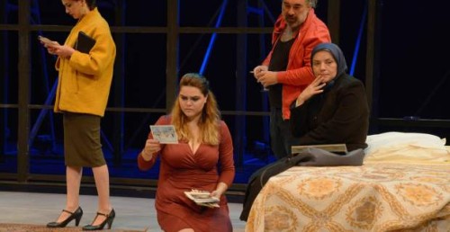 O Σύρος σκηνοθέτης Ομάρ Αμπουσαάντα στη Στέγη του Ιδρύματος Ωνάση