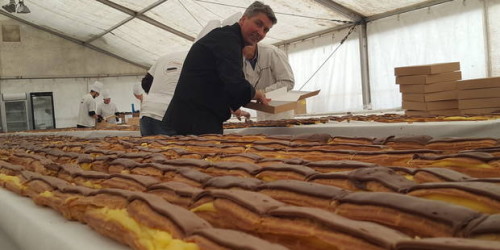 Πού είναι το μεγαλύτερο εκλέρ σοκολάτας στον κόσμο που φτάνει τα 676 μέτρα;