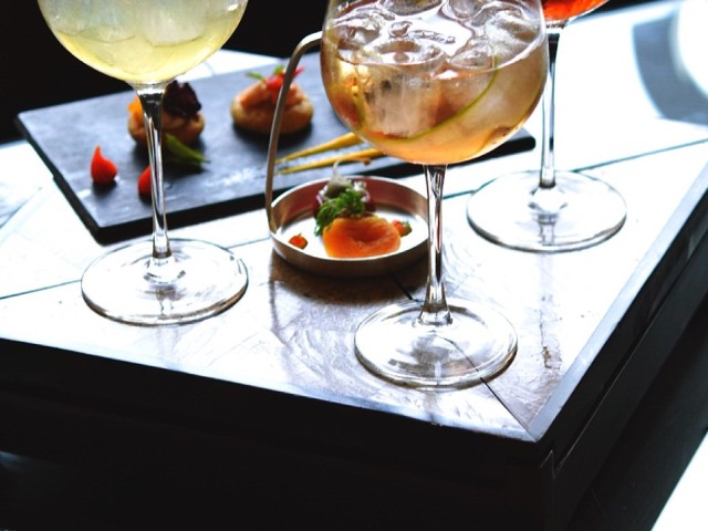 6 με 8 κάθε απόγευμα, ώρα για aperitivo στα Divani Hotels