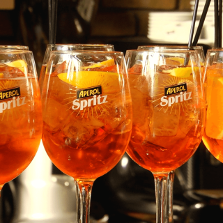 Aperol Spritz: Η διασκέδαση βρήκε το απόγευμά της