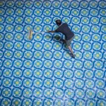 Πώς ζωγράφισε ένας Καταλανός καλλιτέχνης το δάπεδο ενός εγκαταλελειμμένου ξενοδοχείου;