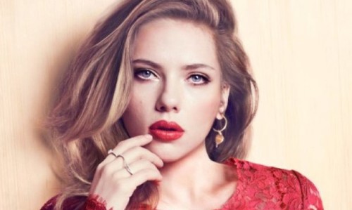 Όταν η Σκάρλετ Γιόχανσον σου σερβίρει τον καφέ σου