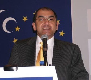 Τούρκος πρώην ευρωβουλευτής της Γερμανίας «εμπλέκει» ξένους διπλωμάτες στη Λευκωσία στην απόπειρα ανατροπής του Ερντογάν