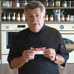 Λευτέρης Λαζάρου: «Μπορείς κι εσύ να σώσεις ένα παιδί με υποσιτισμό»