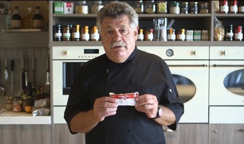 Λευτέρης Λαζάρου: «Μπορείς κι εσύ να σώσεις ένα παιδί με υποσιτισμό»