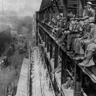 20 ασπρόμαυρες φωτογραφίες που σε ταξιδεύουν στο Λονδίνο των ’20ς