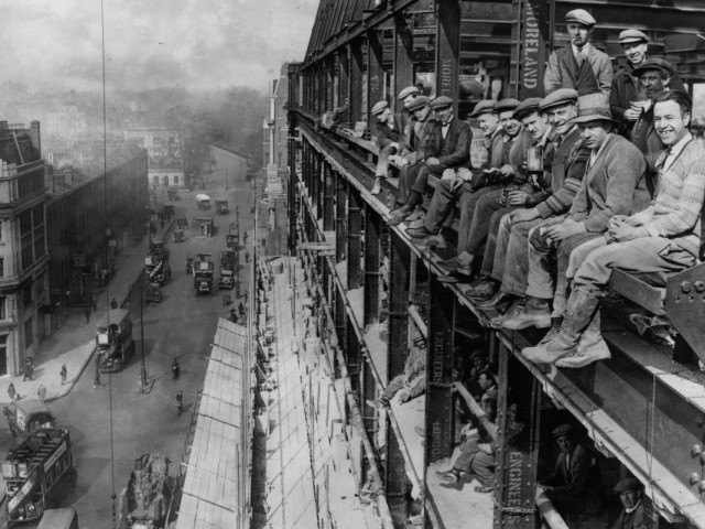 20 ασπρόμαυρες φωτογραφίες που σε ταξιδεύουν στο Λονδίνο των ’20ς