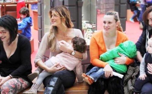 Χανιά: Η πόλη συμμετέχει στον πανελλαδικό δημόσιο θηλασμό