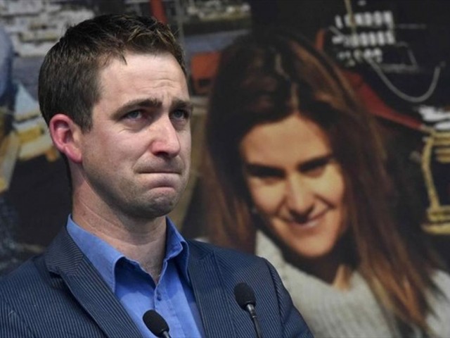 Ο άνδρας που κατηγορείται ότι δολοφόνησε την βουλευτή Τζο Κοξ παρέμεινε σιωπηλός, στην ερώτηση εάν είναι ένοχος ή αθώος